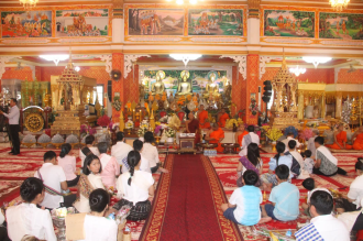 Laos Observes Boun Ork Phansa, Marking End of Buddhist Lent